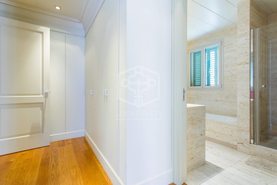 Apartment à Barcelona, Espagne 4 chambres, 210 m2 No. 147743