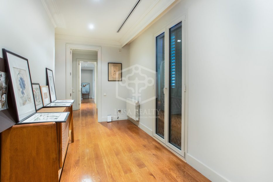 Apartment à Barcelona, Espagne 4 chambres, 210 m2 No. 147743