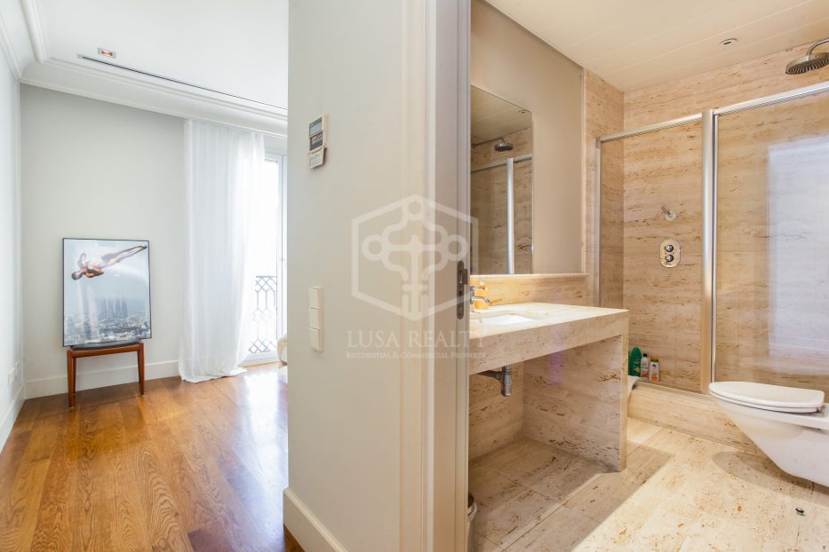 Apartment à Barcelona, Espagne 4 chambres, 210 m2 No. 147743