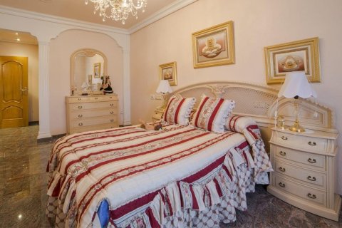 Casa adosada en Los Alcázares, Murcia, España 5 dormitorios, 630 m2 No. 189337