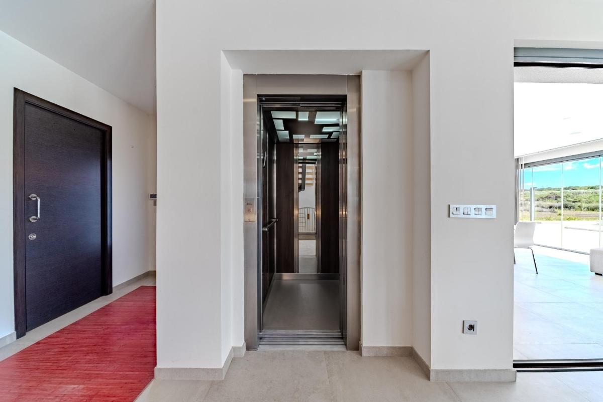 Villa à La Marina, Alicante, Espagne 5 chambres, 506 m2 No. 148925