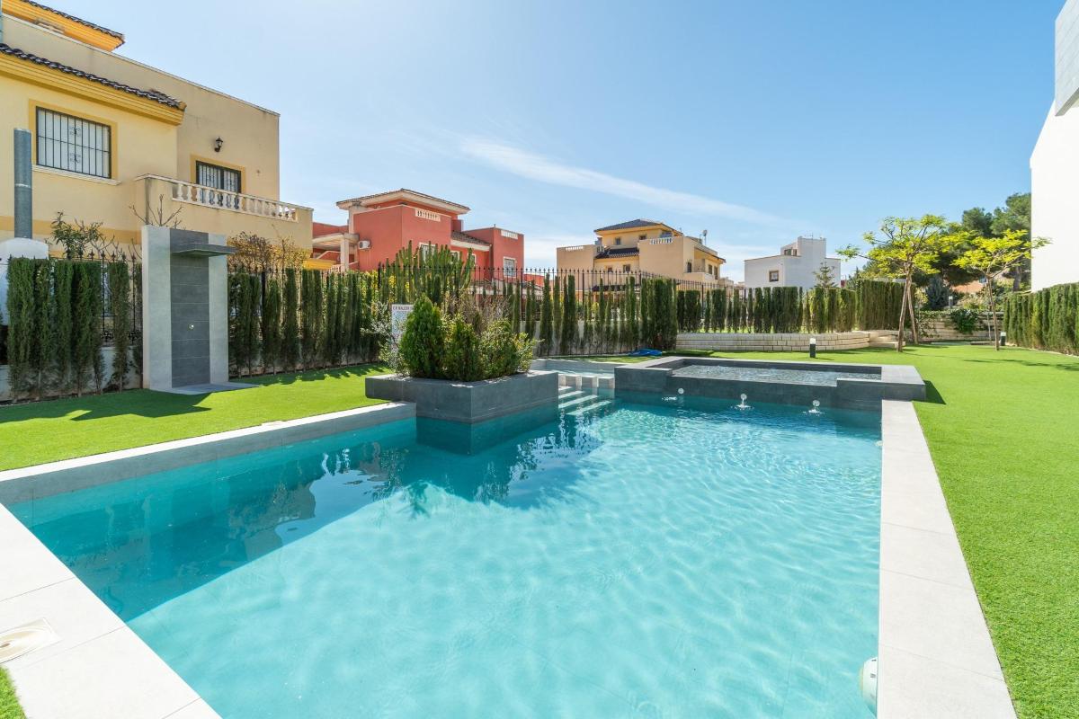 Bungalow a Torrevieja, Alicante, Spagna 3 camere da letto, 82 mq. N° 148924