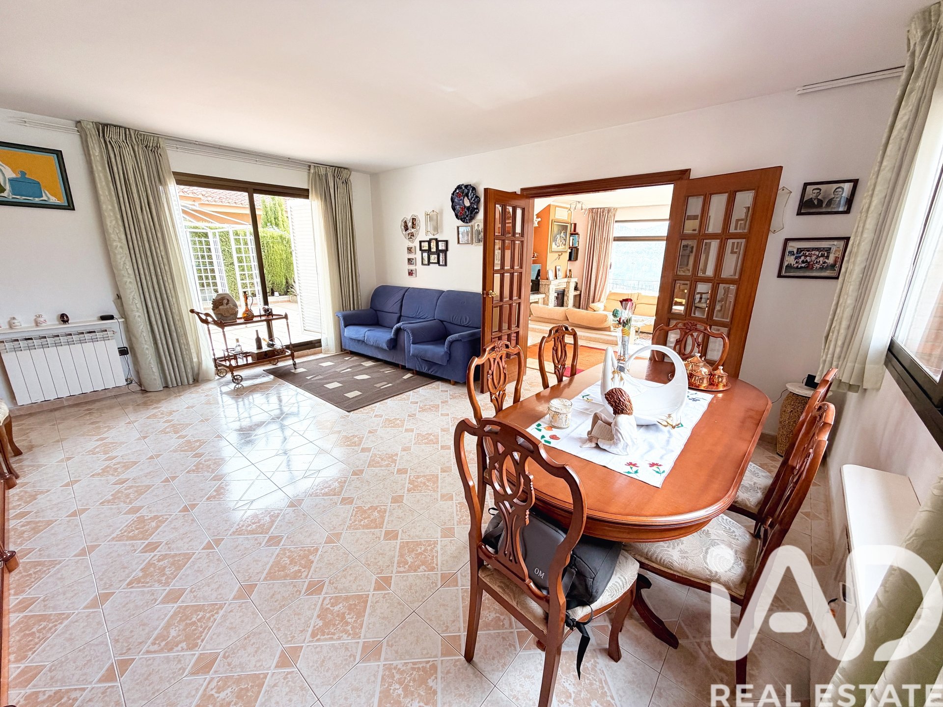 Hus i Vallirana, Barcelona, Spanien 6 sovrum, 397 kvm. Nr. 172441