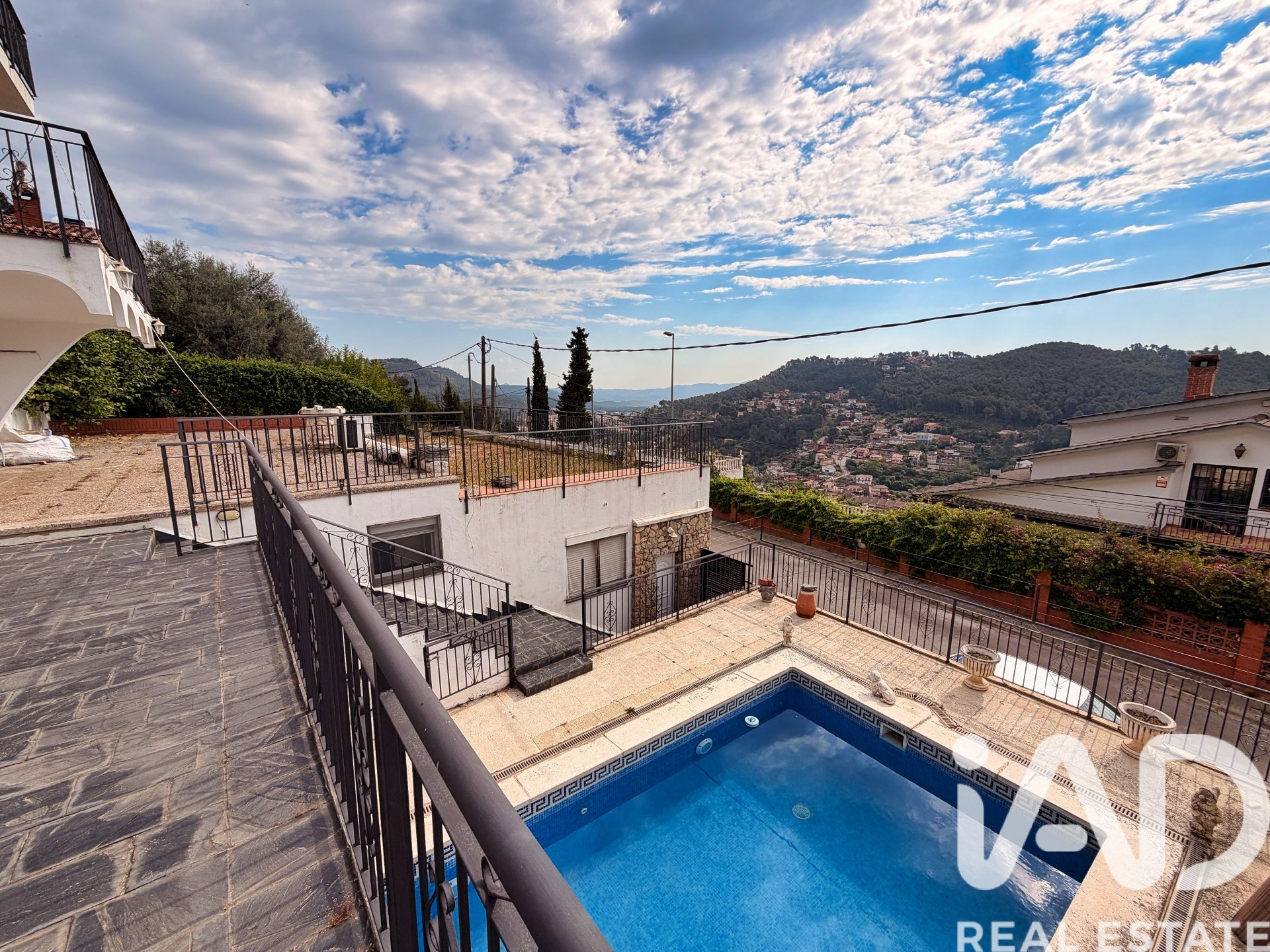 Hus i Vallirana, Barcelona, Spanien 6 sovrum, 397 kvm. Nr. 172441