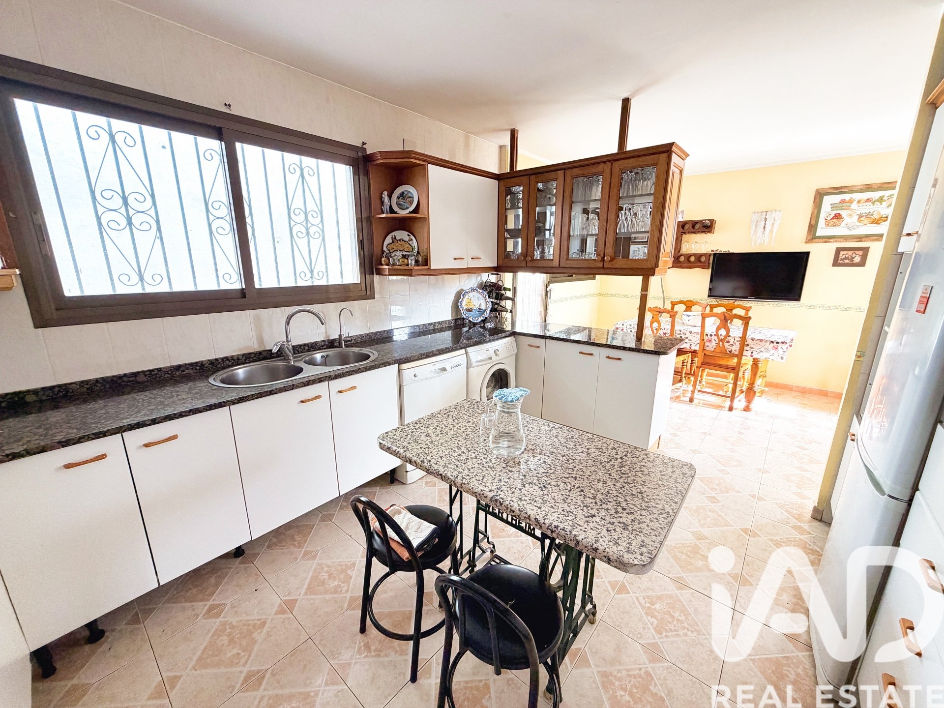 Hus i Vallirana, Barcelona, Spanien 6 sovrum, 397 kvm. Nr. 172441
