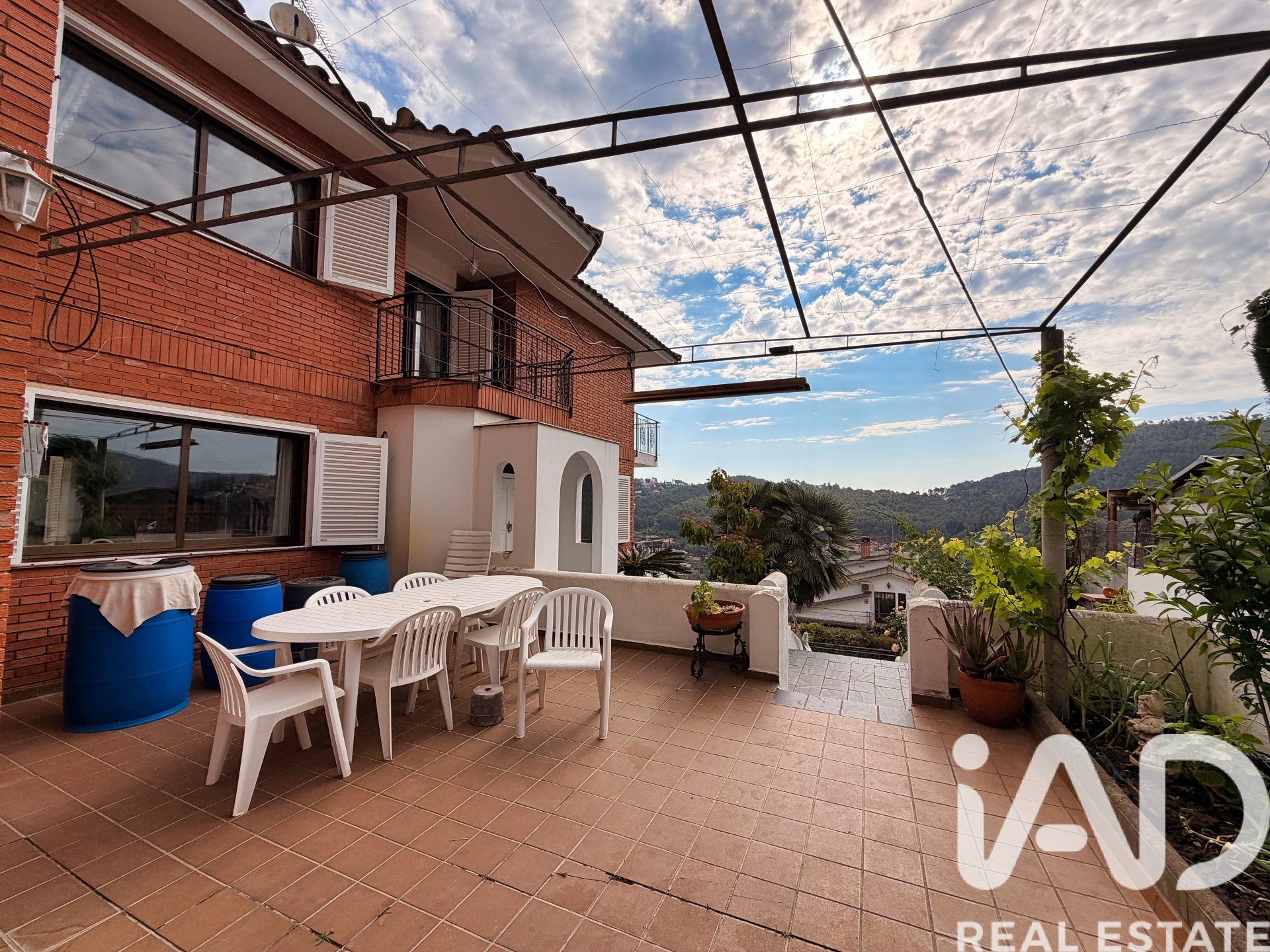 Hus i Vallirana, Barcelona, Spanien 6 sovrum, 397 kvm. Nr. 172441
