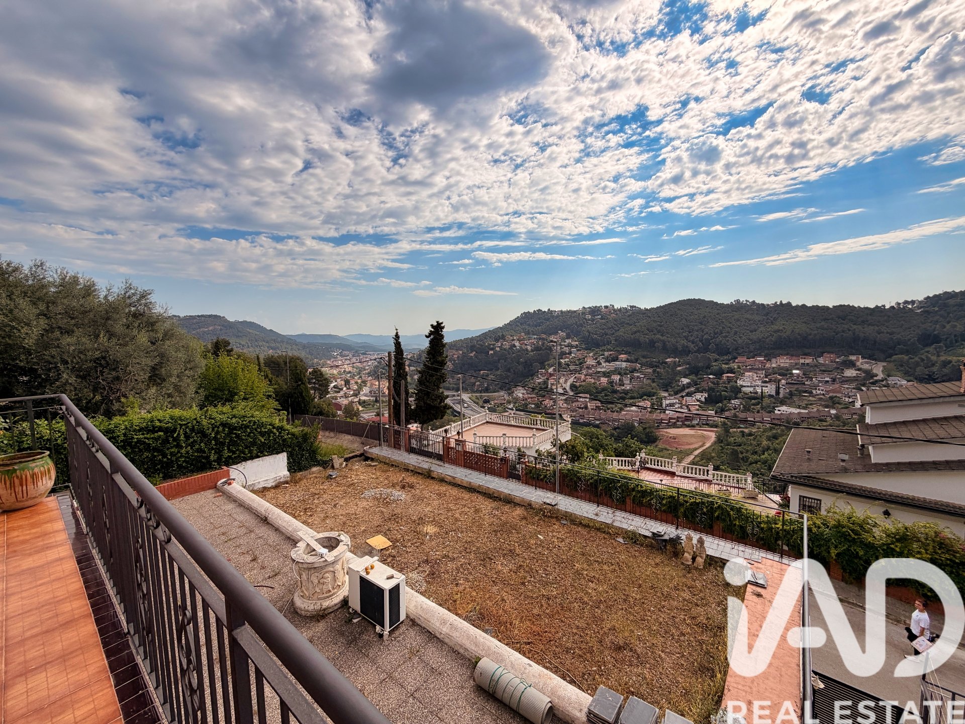 Hus i Vallirana, Barcelona, Spanien 6 sovrum, 397 kvm. Nr. 172441