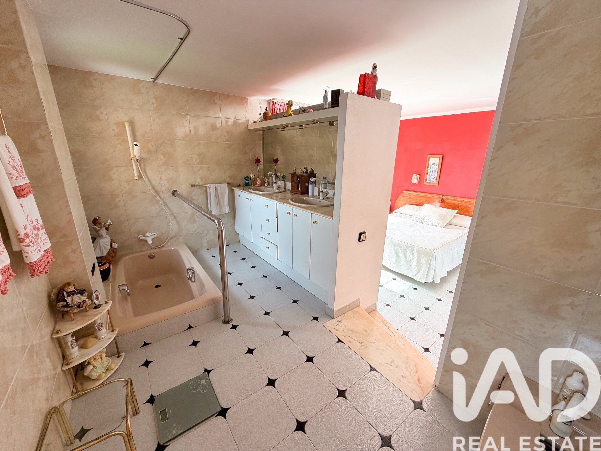Hus i Vallirana, Barcelona, Spanien 6 sovrum, 397 kvm. Nr. 172441