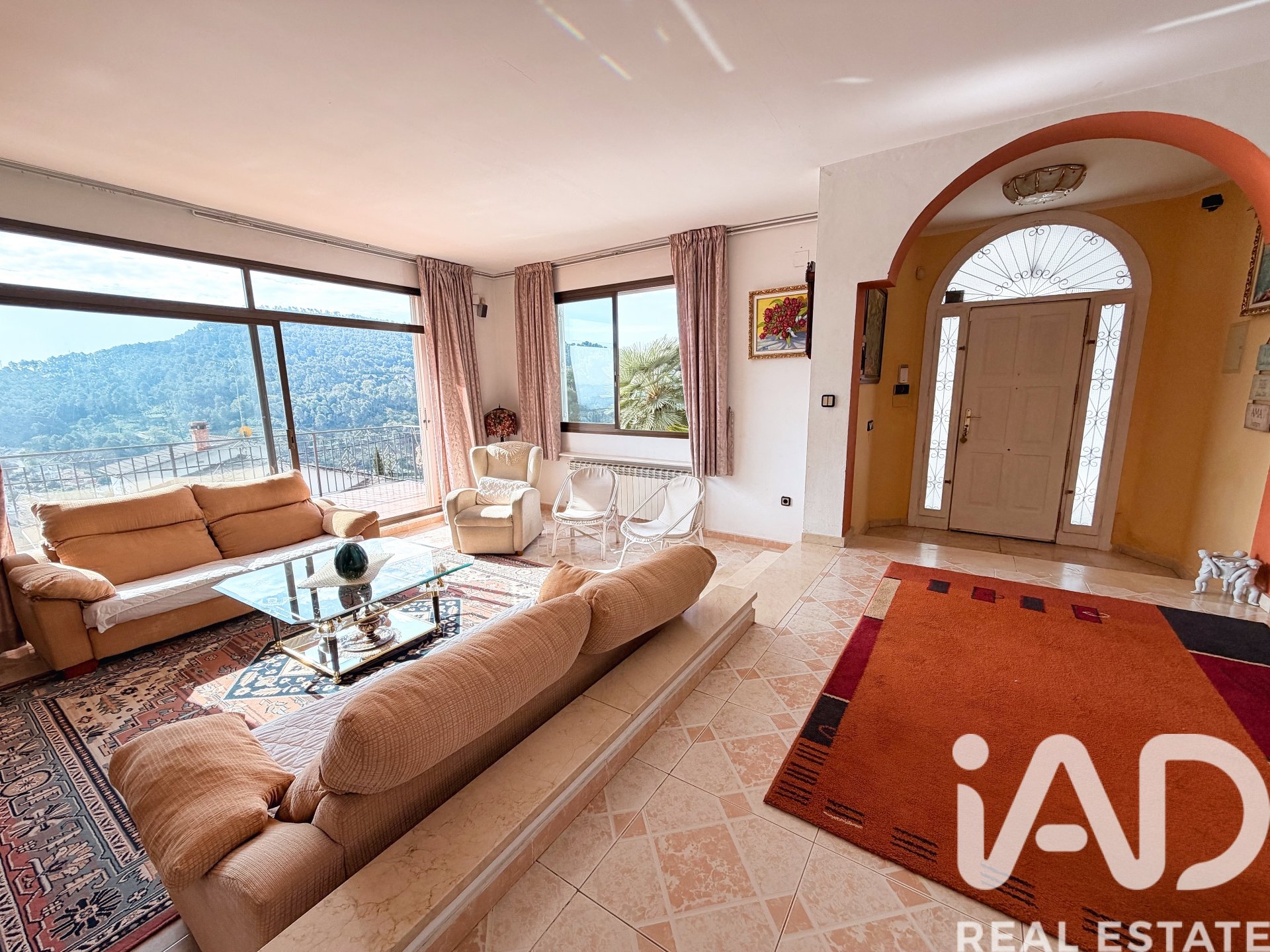 Hus i Vallirana, Barcelona, Spanien 6 sovrum, 397 kvm. Nr. 172441