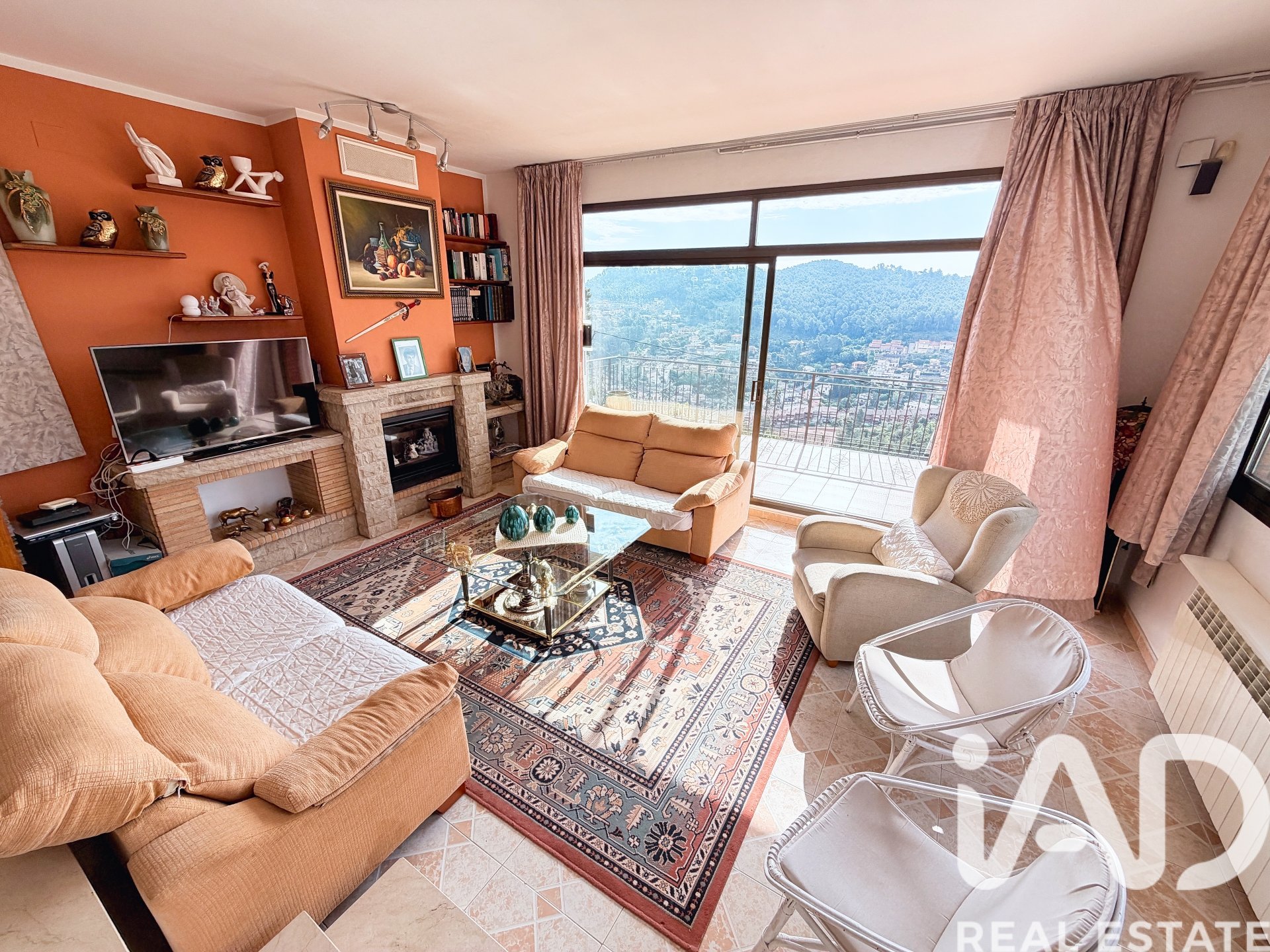 Hus i Vallirana, Barcelona, Spanien 6 sovrum, 397 kvm. Nr. 172441