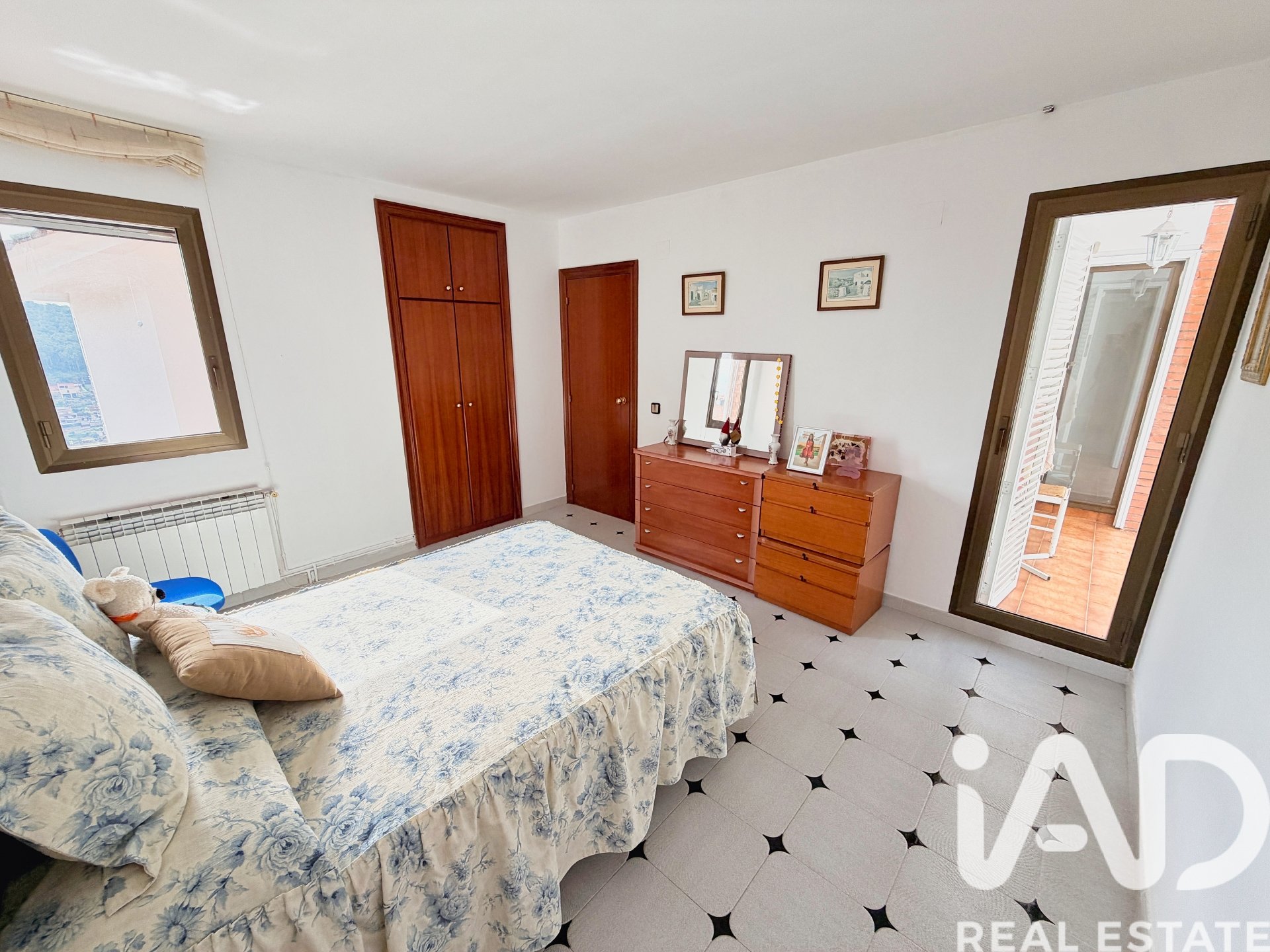 Hus i Vallirana, Barcelona, Spanien 6 sovrum, 397 kvm. Nr. 172441
