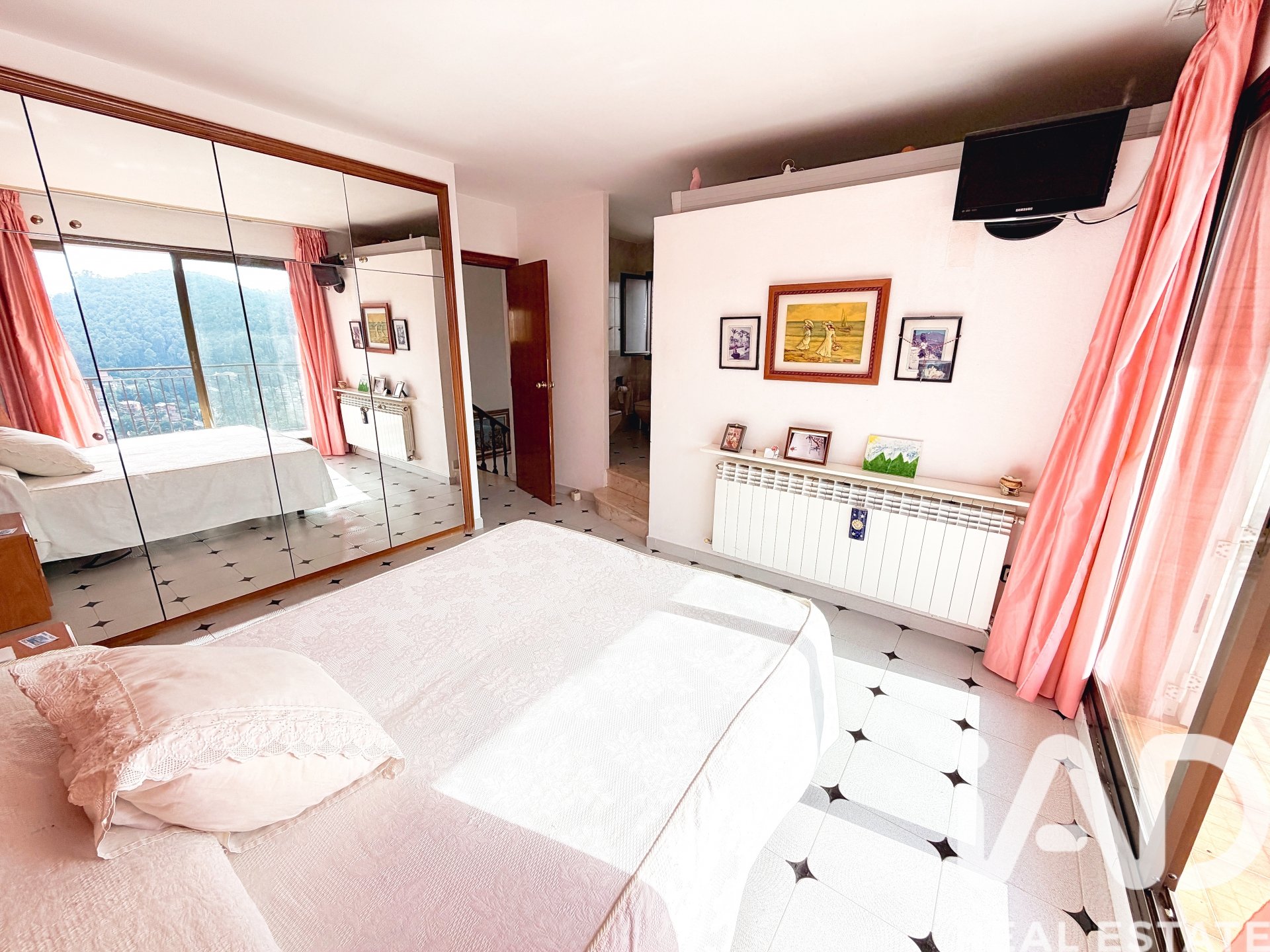 Hus i Vallirana, Barcelona, Spanien 6 sovrum, 397 kvm. Nr. 172441
