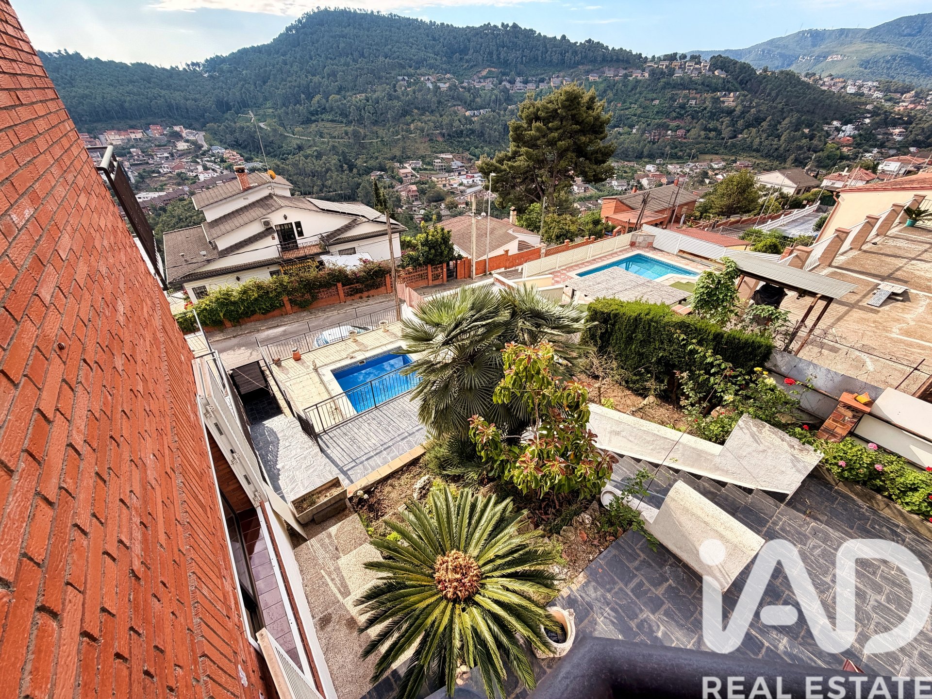 Hus i Vallirana, Barcelona, Spanien 6 sovrum, 397 kvm. Nr. 172441