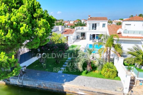 Talo Empuriabrava, Girona, Espanja 3 makuuhuonetta, 170 m2 No. 160334
