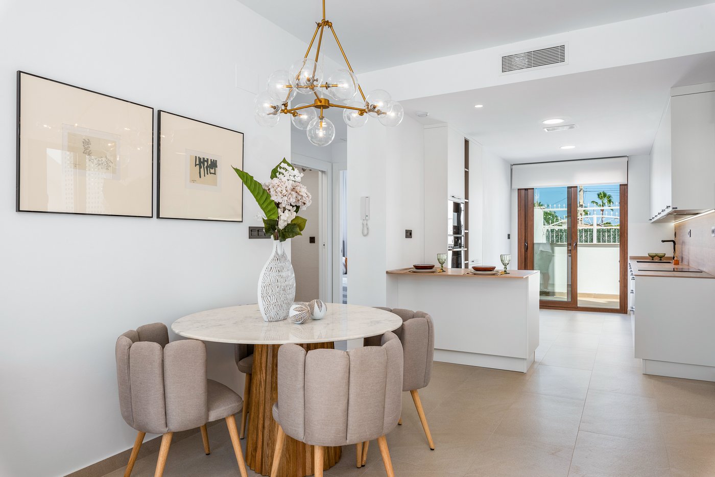 Bungalow à Torrevieja, Alicante, Espagne 2 chambres, 63 m2 No. 137288