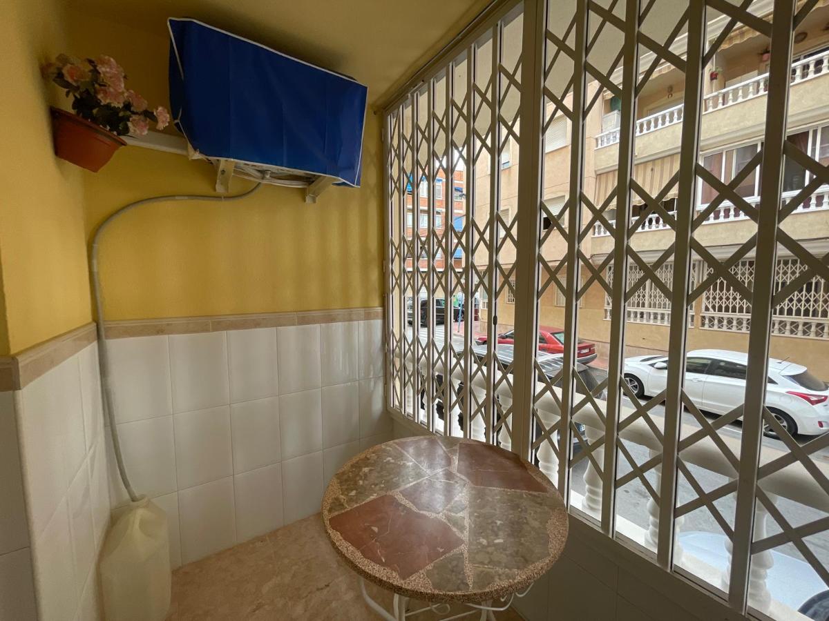 Apartment in Torrevieja, Alicante, Spain 2 bedrooms, 65 sq.m. No. 183838