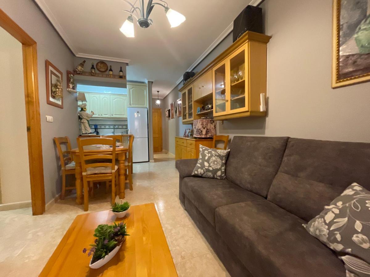 Apartment in Torrevieja, Alicante, Spain 2 bedrooms, 65 sq.m. No. 183838