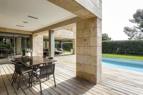 Talo Barcelona, Espanja 7 makuuhuonetta, 900 m2 No. 96530