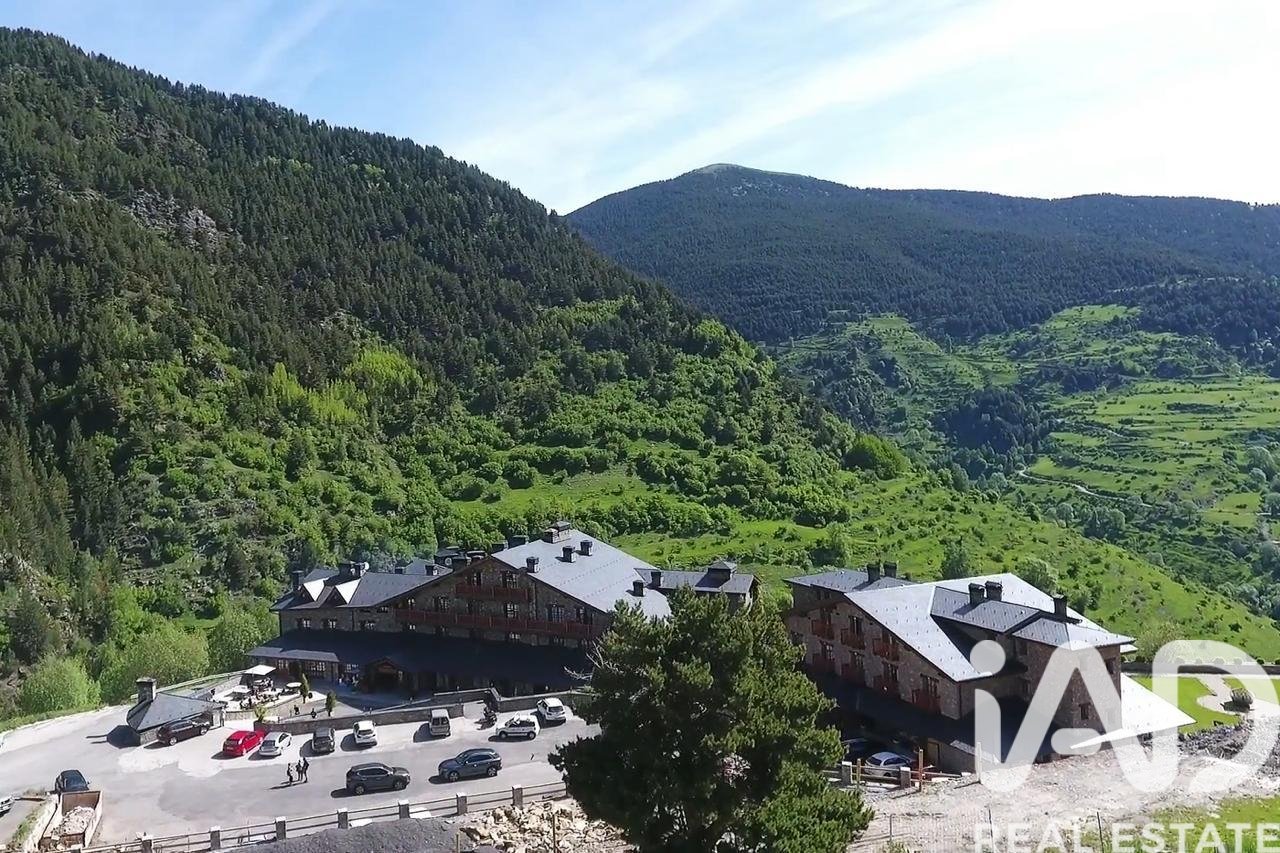 Propiedad comercial en Lérida, España 4716 m2 No. 152570