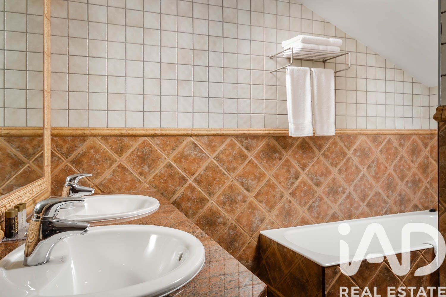 Propiedad comercial en Lérida, España 4716 m2 No. 152570