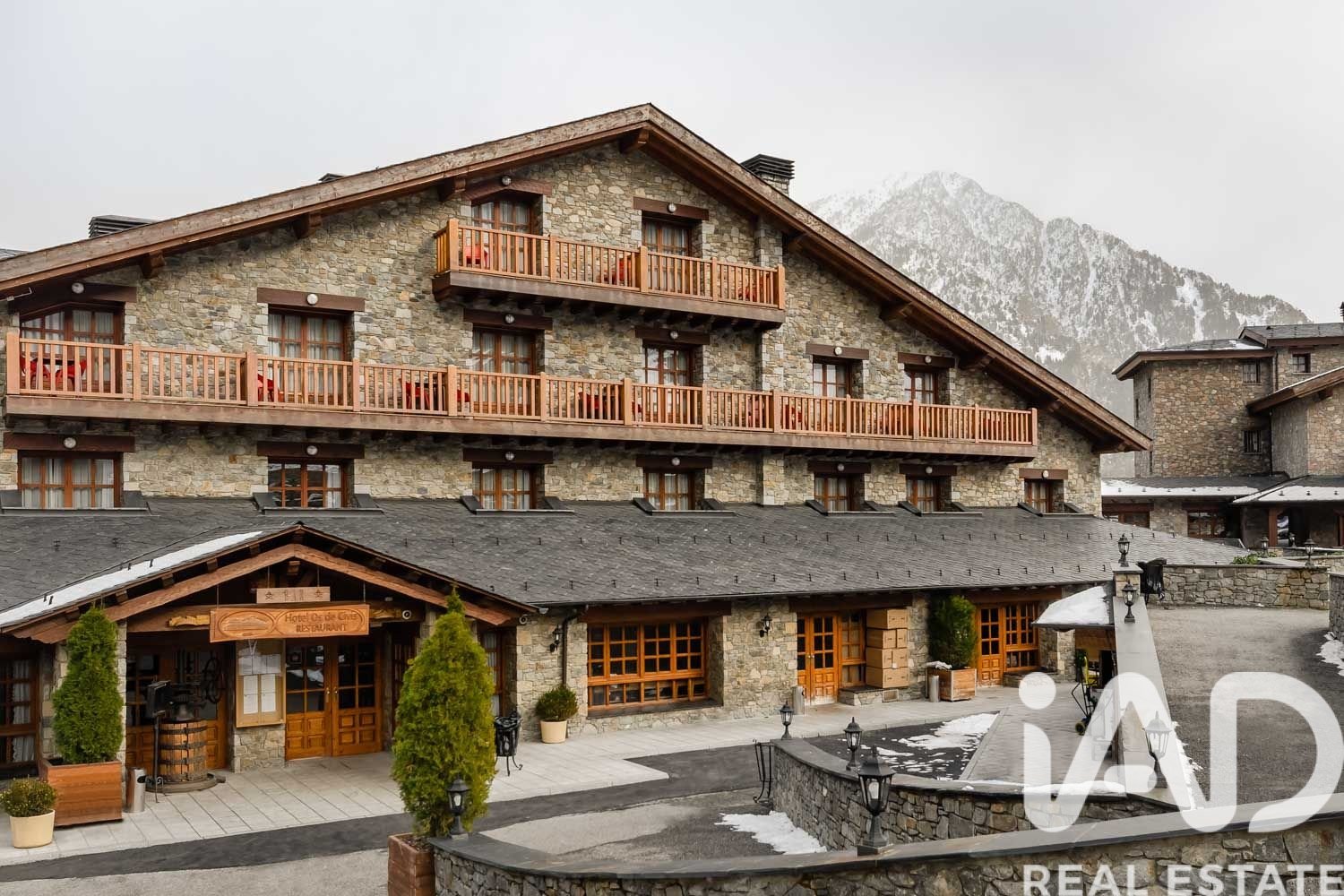 Propiedad comercial en Lérida, España 4716 m2 No. 152570