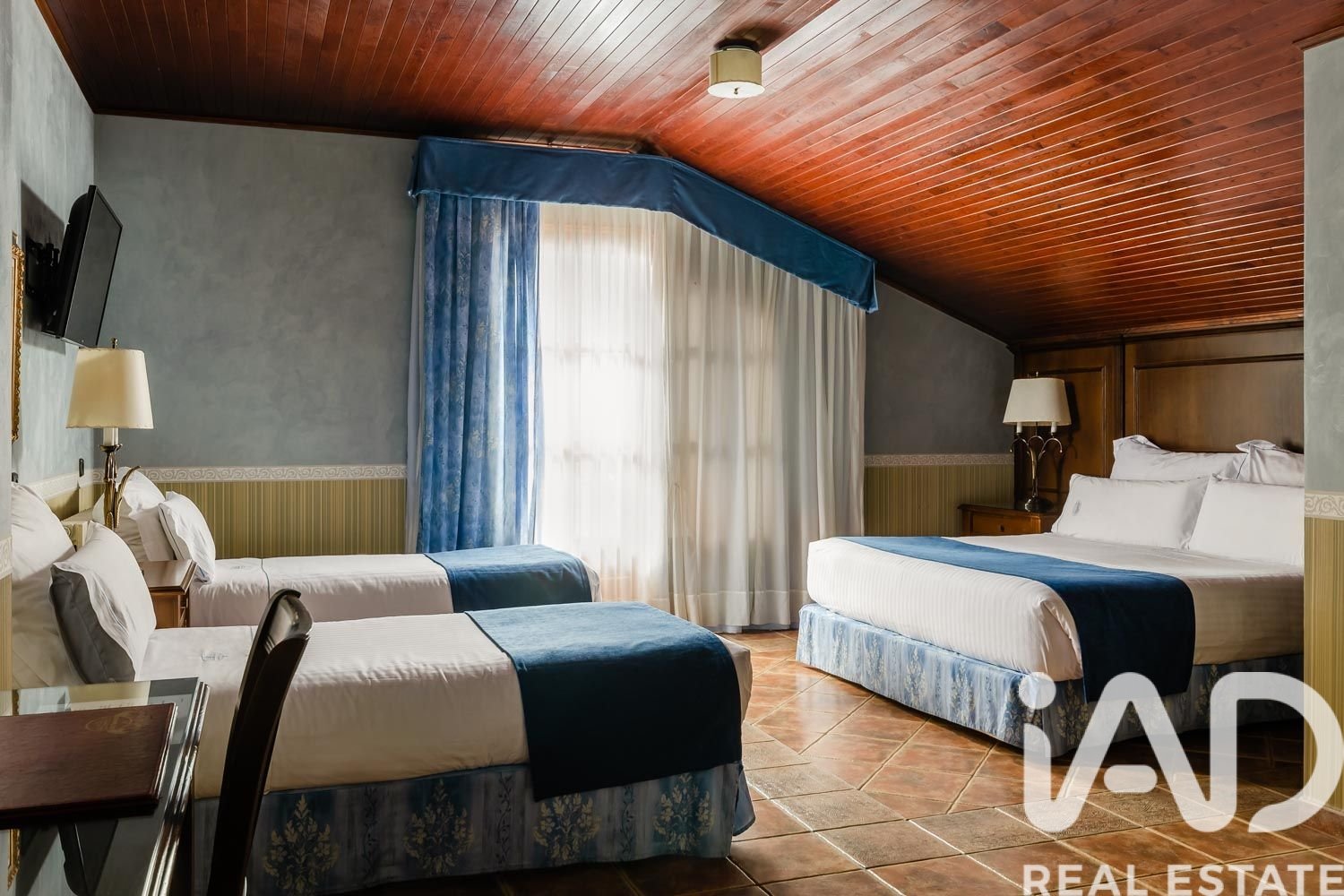 Propiedad comercial en Lérida, España 4716 m2 No. 152570