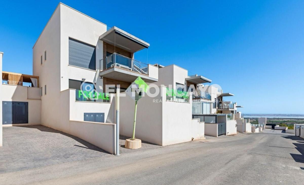 Bungalow in San Miguel de Salinas, Alicante, Spain 3 bedrooms, 92 sq.m. No. 148957