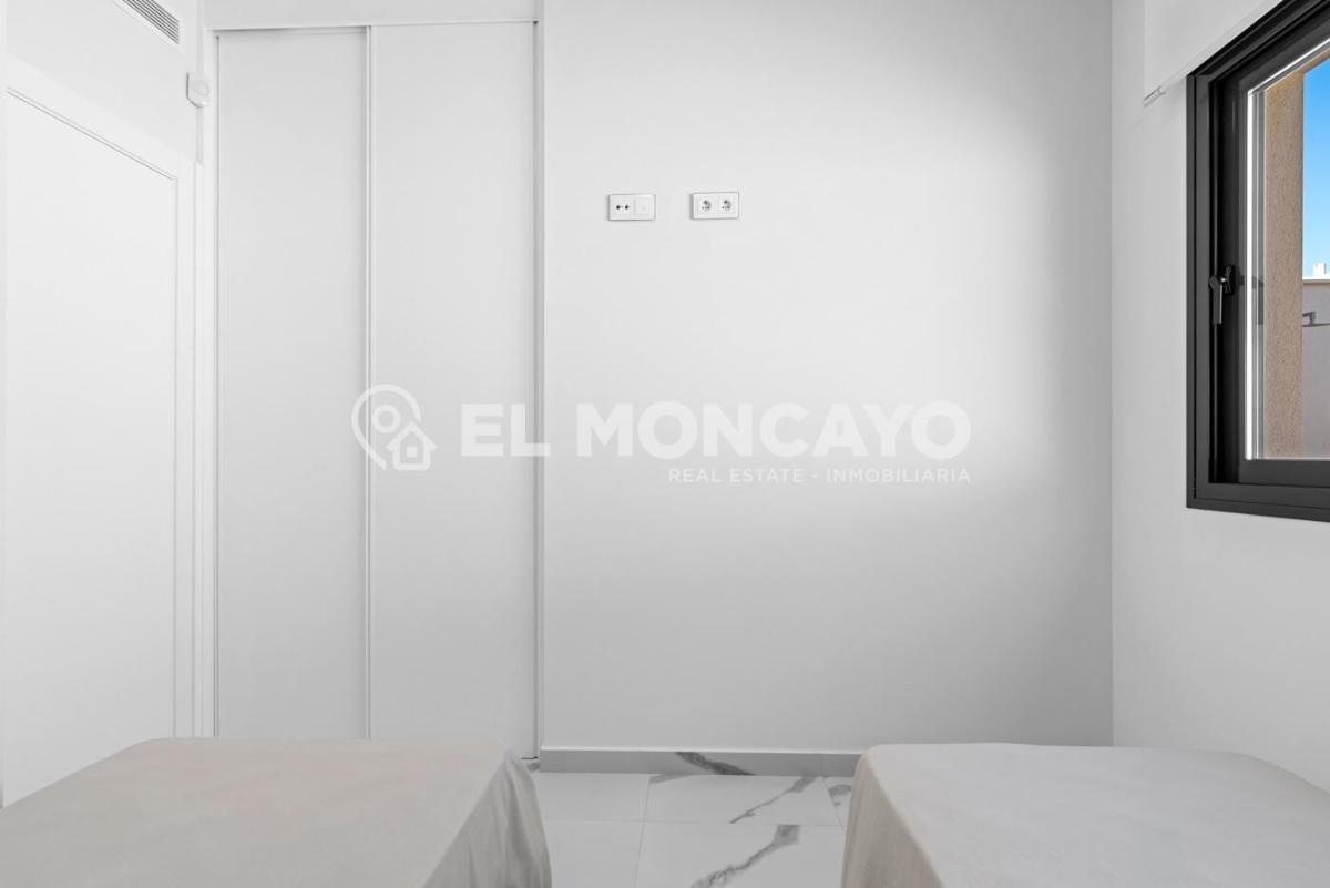 Bungalow in San Miguel de Salinas, Alicante, Spain 3 bedrooms, 92 sq.m. No. 148957