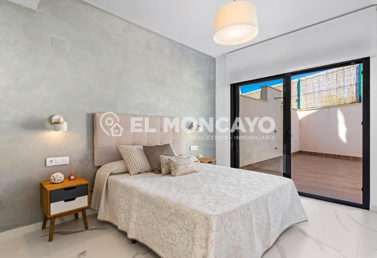 Bungalow in San Miguel de Salinas, Alicante, Spain 3 bedrooms, 92 sq.m. No. 148957