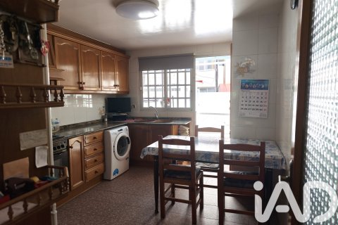 Apartment in Gandia, Valencia, Spain 4 bedrooms, 139 sq.m. No. 172294