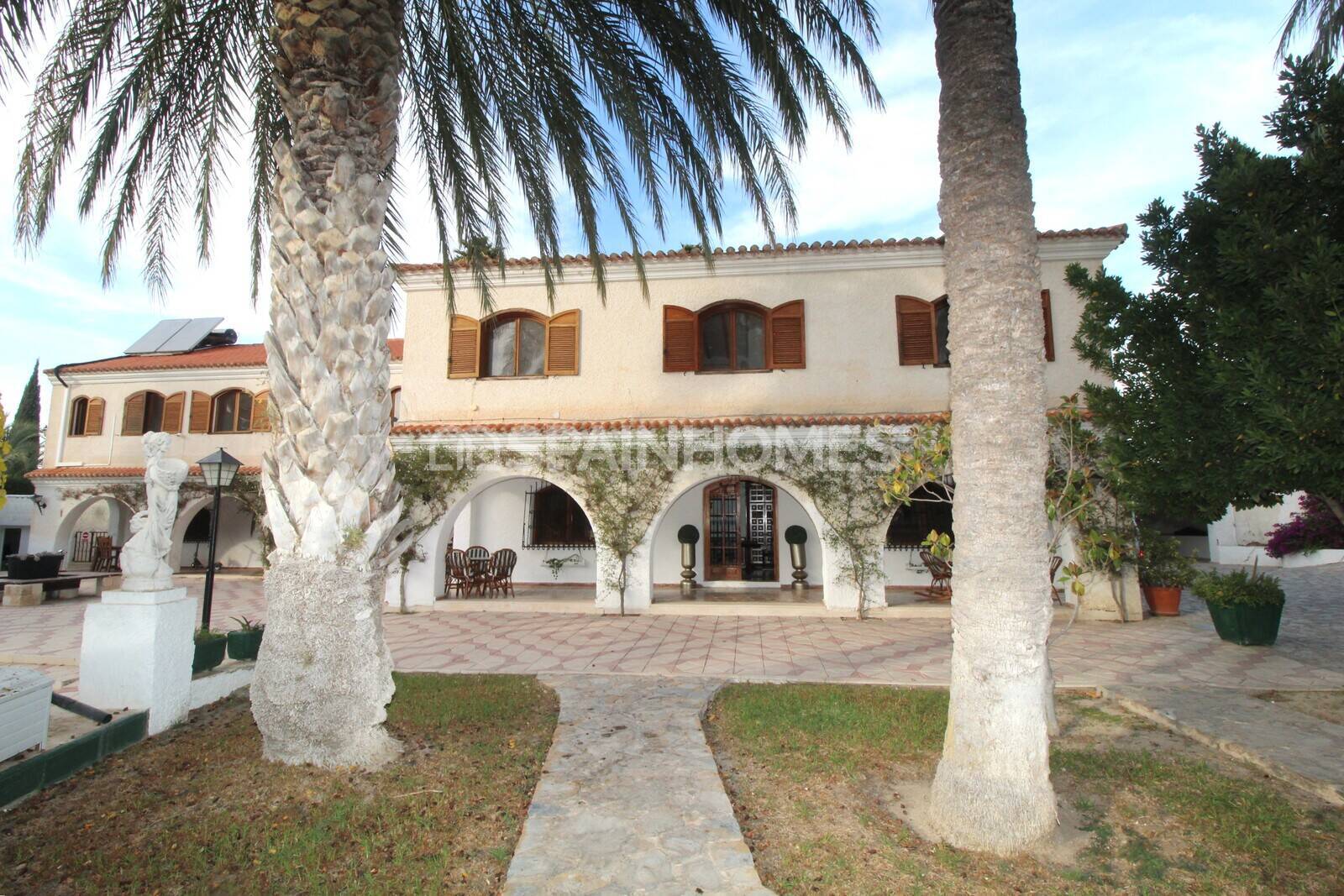 Huvila Elda, Alicante, Espanja 13 makuuhuonetta, 1806 m2 No. 193713