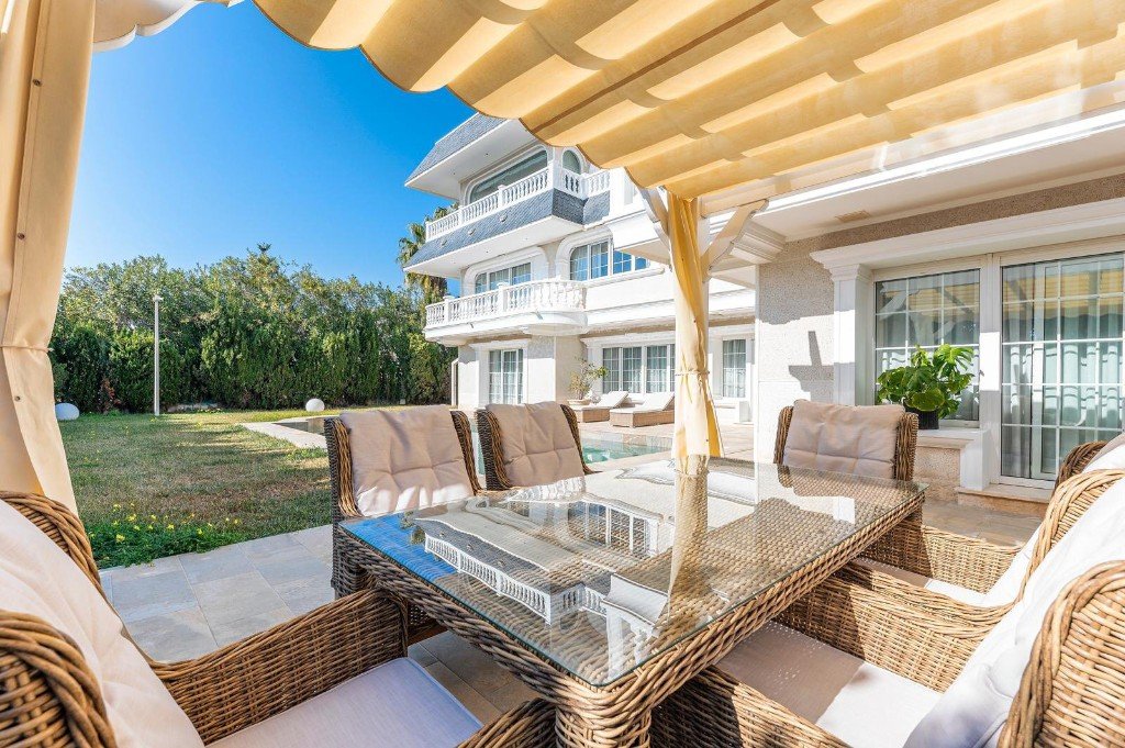 Villa in Alicante, Spanien 7 Schlafzimmer, 1126 m2 Nr. 145329