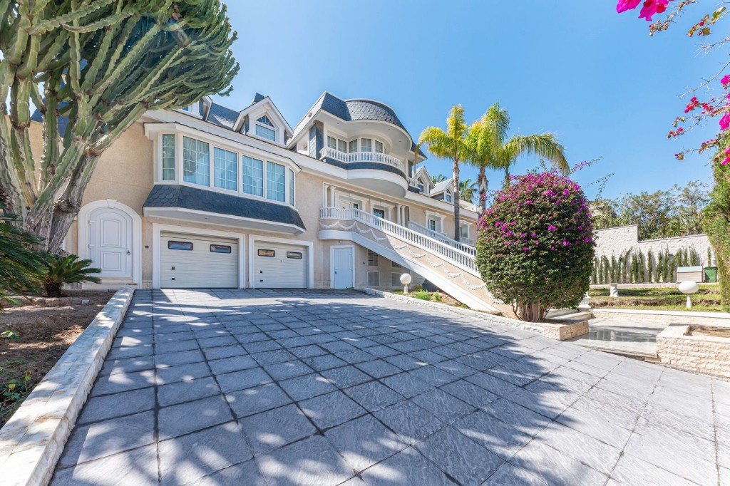 Villa in Alicante, Spanien 7 Schlafzimmer, 1126 m2 Nr. 145329
