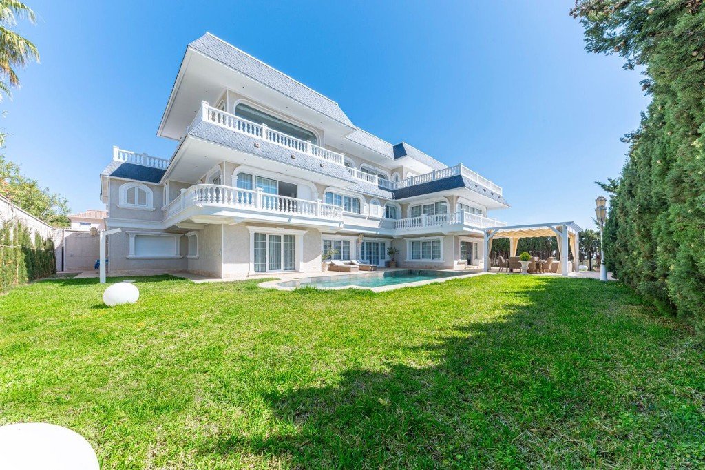 Villa in Alicante, Spanien 7 Schlafzimmer, 1126 m2 Nr. 145329