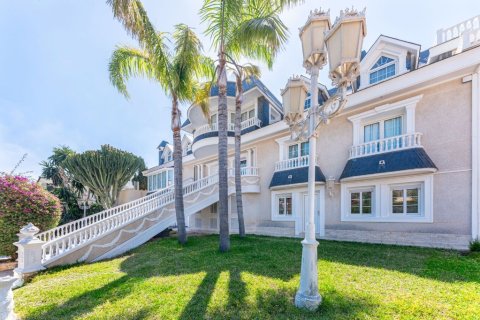 Villa en Alicante, España 7 dormitorios, 1126 m2 No. 145329