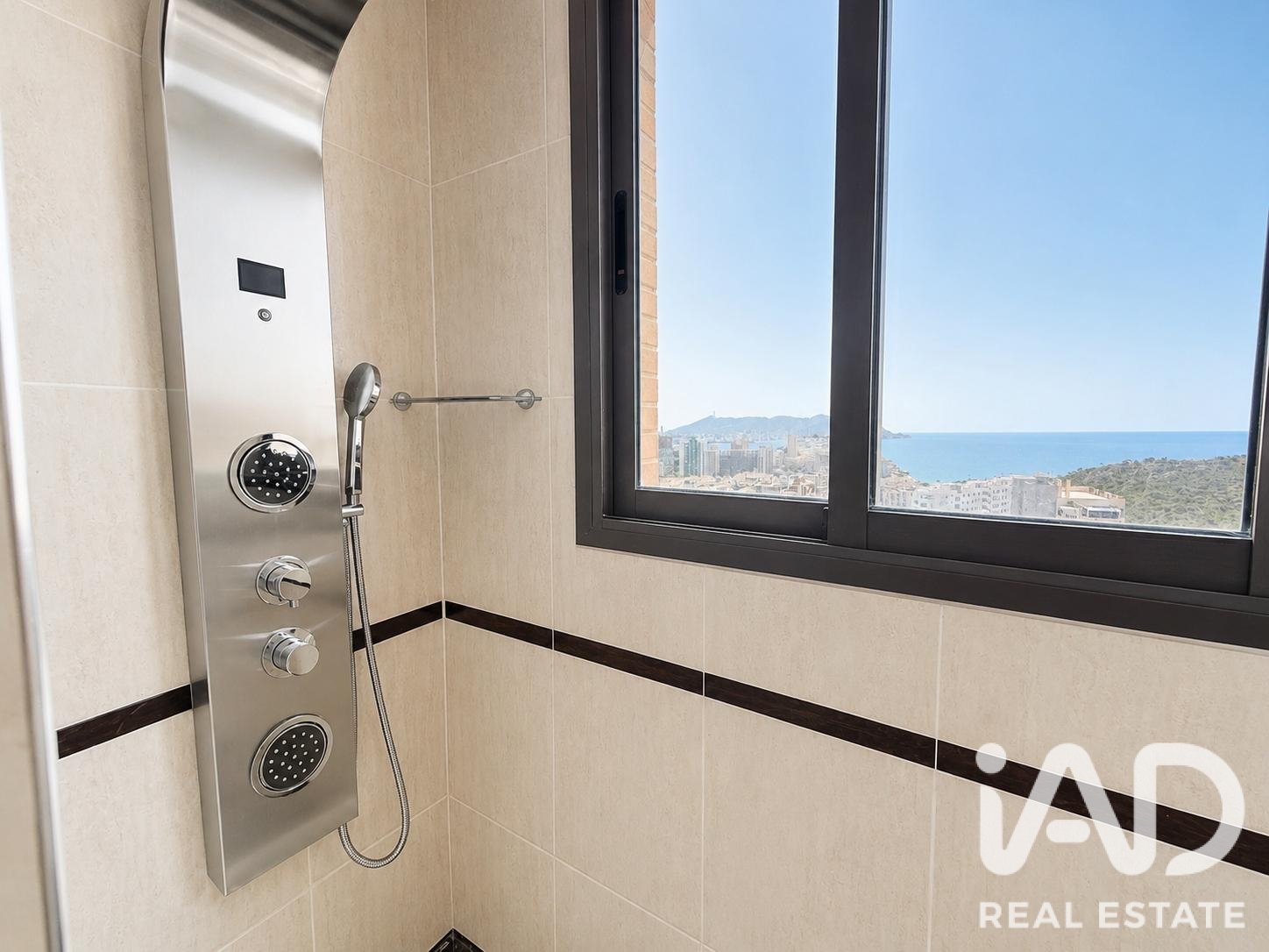 Apartamento en Villajoyosa, Alicante, España 2 dormitorios, 152 m2 No. 188100