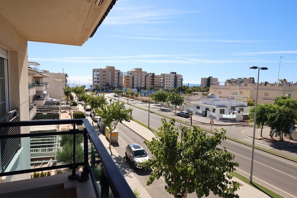 Lägenhet i Mil Palmeras, Alicante, Spanien 2 sovrum, 98 kvm. Nr. 145394