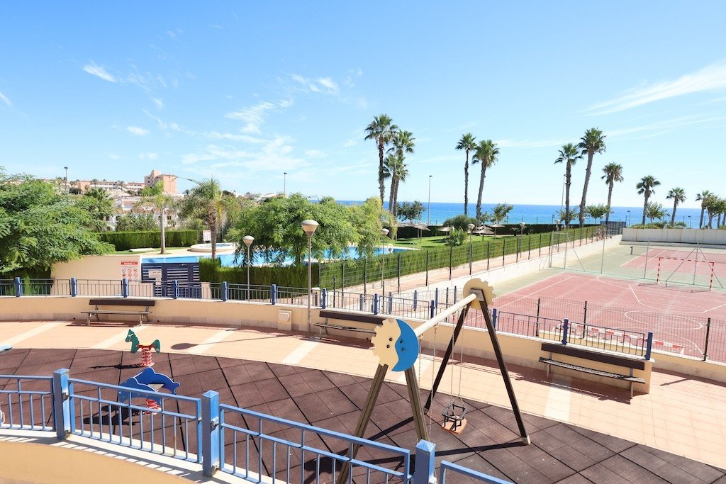 Lägenhet i Mil Palmeras, Alicante, Spanien 2 sovrum, 98 kvm. Nr. 145394