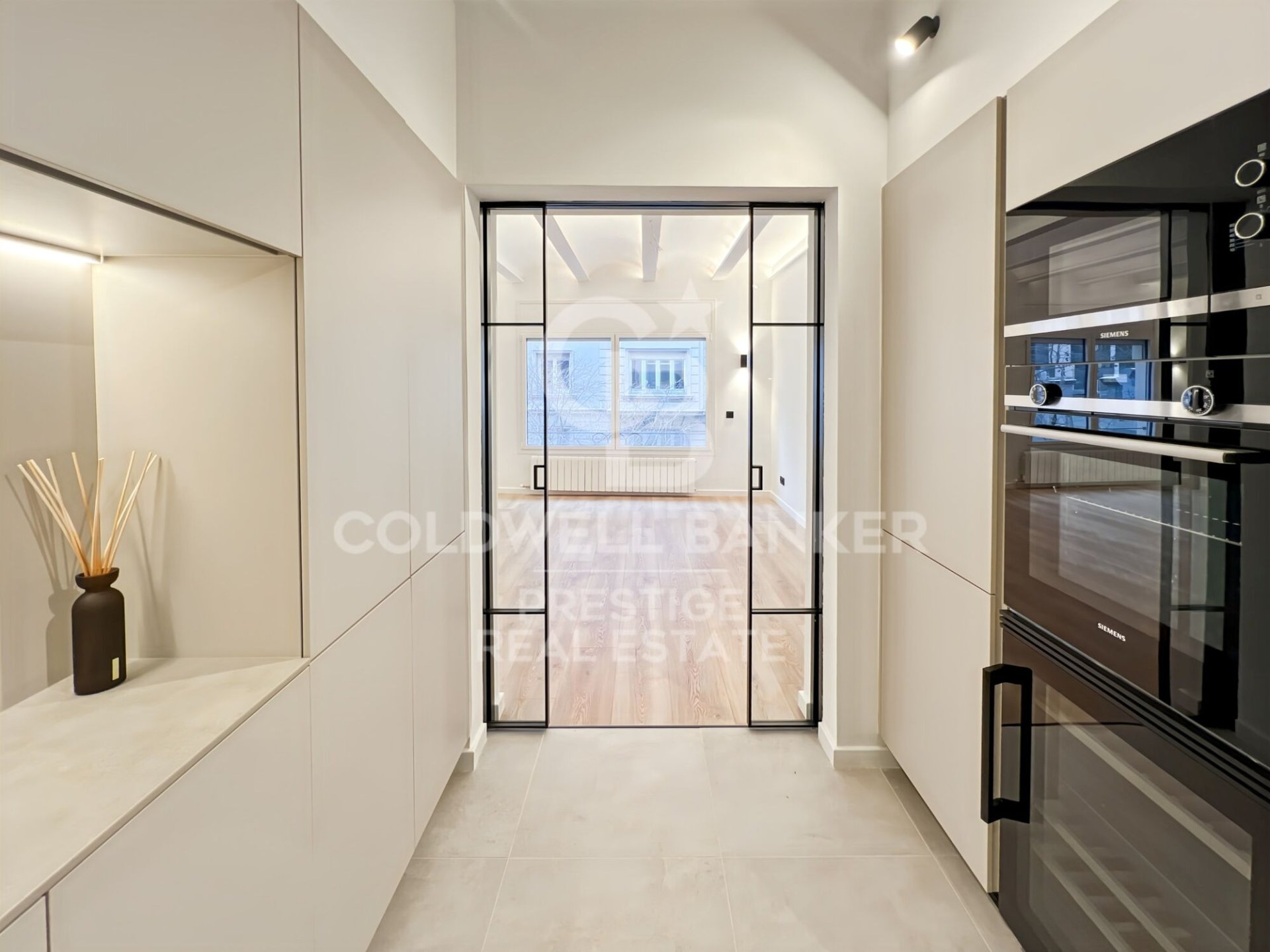 Apartment in Barcelona, Spain 4 bedrooms, 150 sq.m. No. 160002