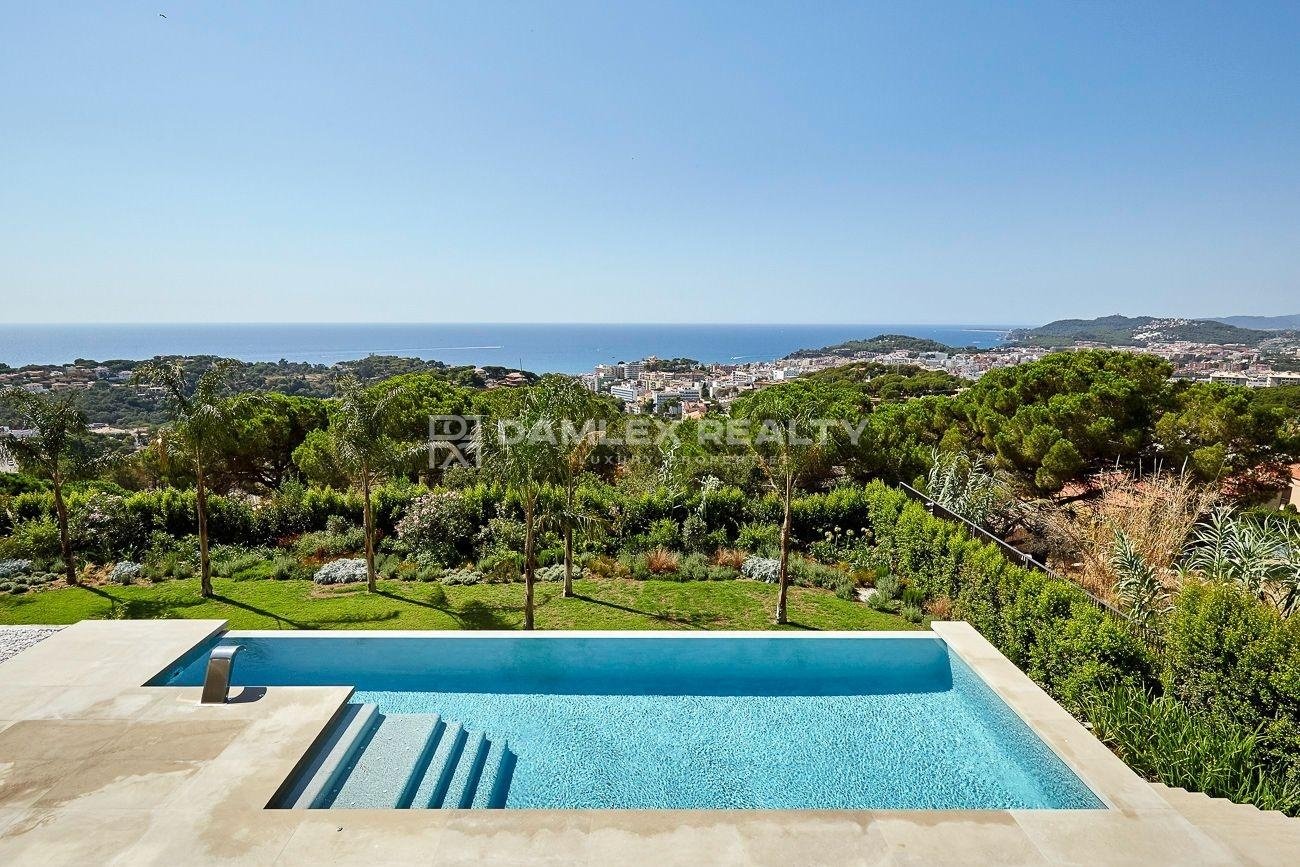 Villa en Lloret de Mar, Gerona, España 4 dormitorios,  No. 176677