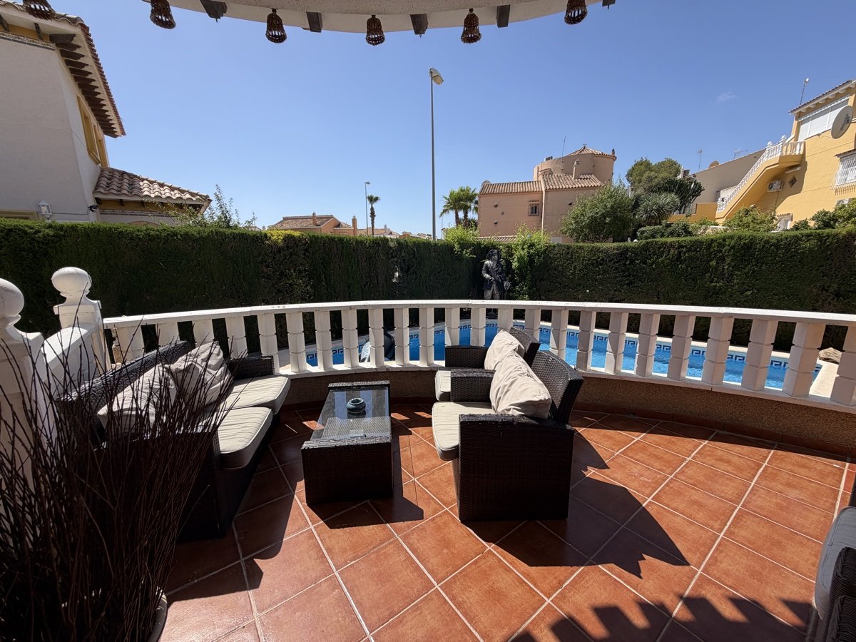 Huvila Villamartin, Alicante, Espanja 4 makuuhuonetta, 109 m2 No. 189829