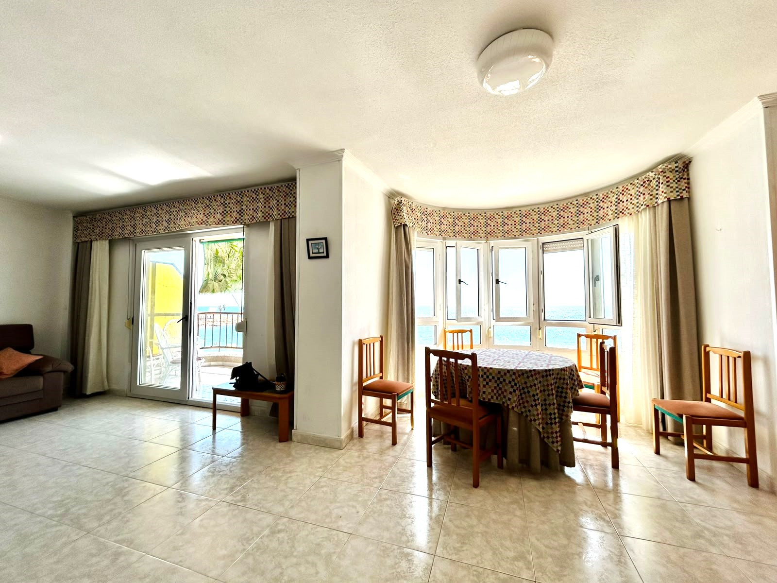 Apartment à Torrevieja, Alicante, Espagne 3 chambres, 120 m2 No. 196429