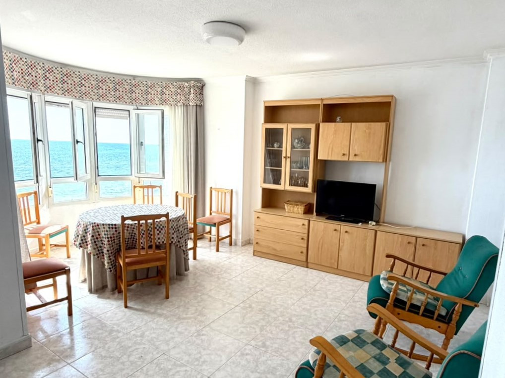 Apartment à Torrevieja, Alicante, Espagne 3 chambres, 120 m2 No. 196429