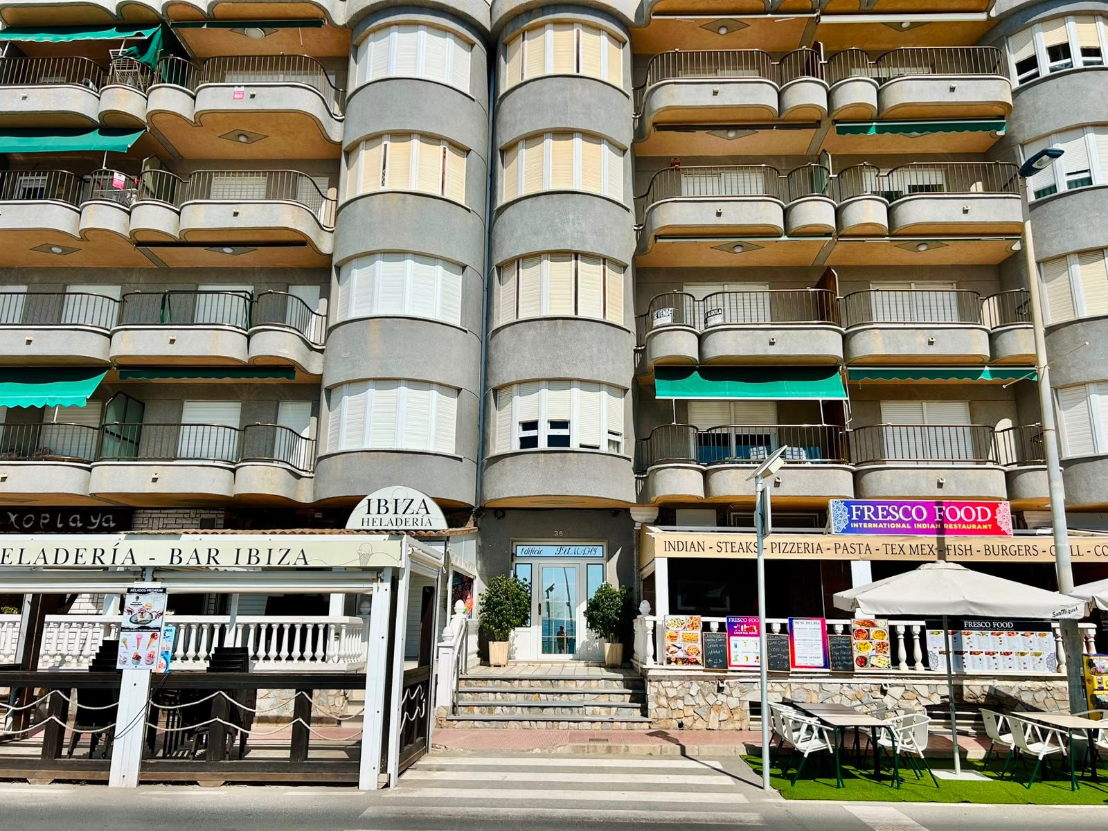 Apartment à Torrevieja, Alicante, Espagne 3 chambres, 120 m2 No. 196429