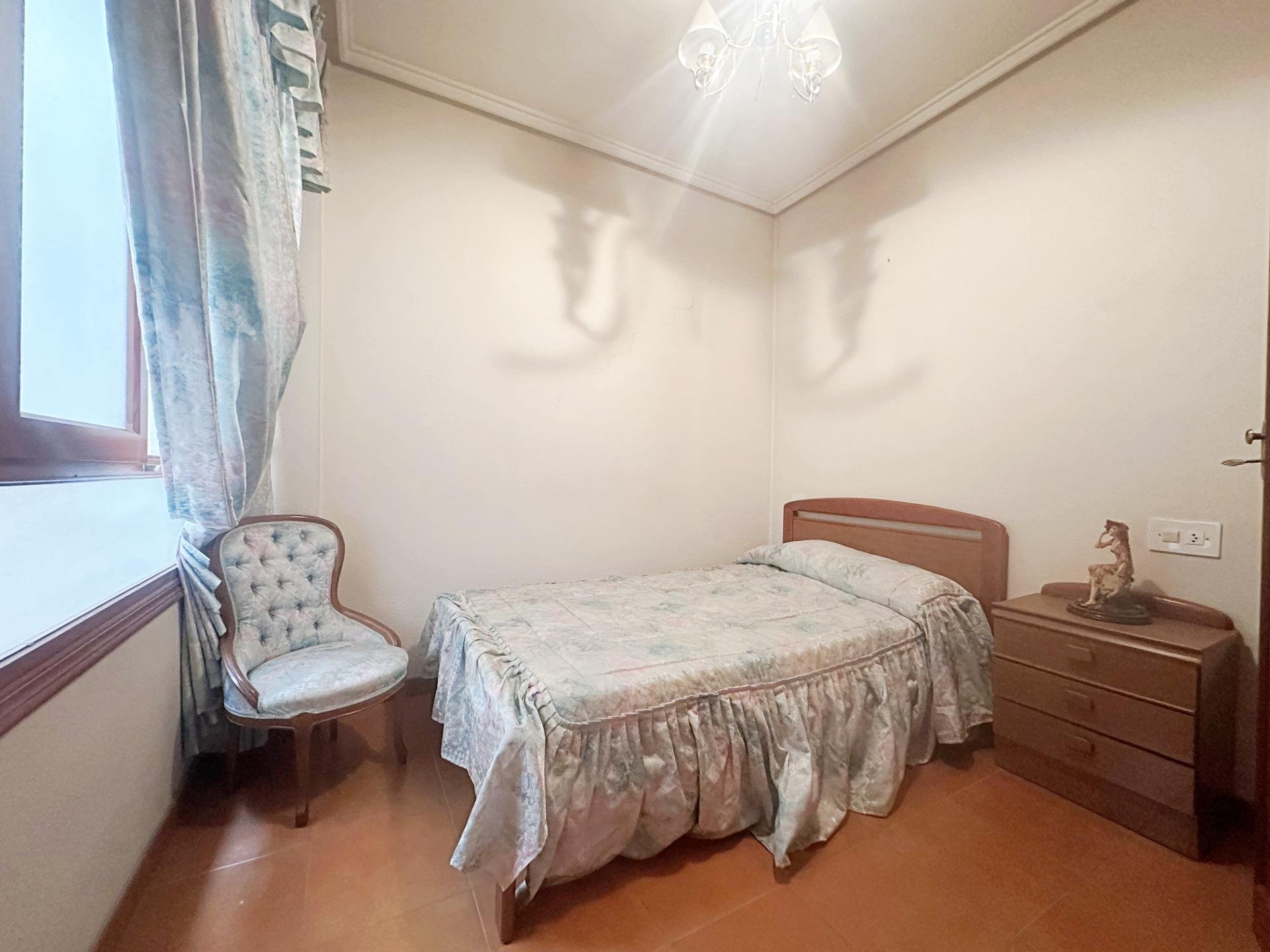 Apartamento en Torrevieja, Alicante, España 4 dormitorios, 130 m2 No. 190324