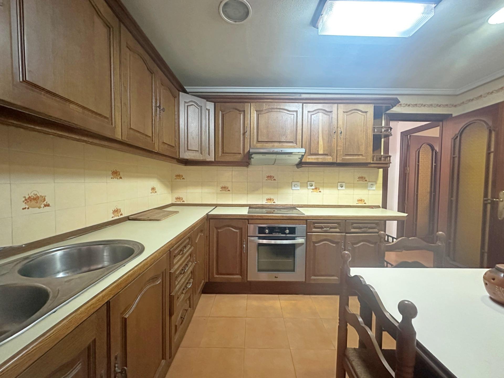 Apartamento en Torrevieja, Alicante, España 4 dormitorios, 130 m2 No. 190324