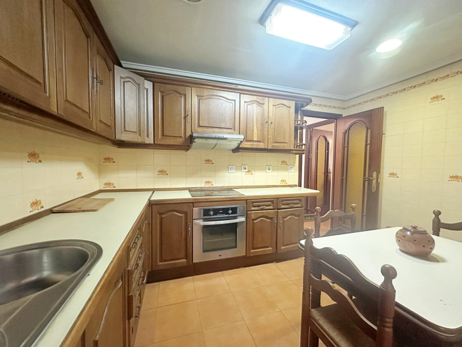 Apartamento en Torrevieja, Alicante, España 4 dormitorios, 130 m2 No. 190324