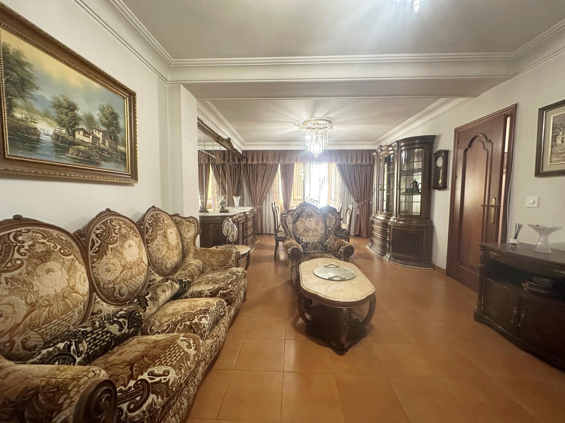 Apartamento en Torrevieja, Alicante, España 4 dormitorios, 130 m2 No. 190324