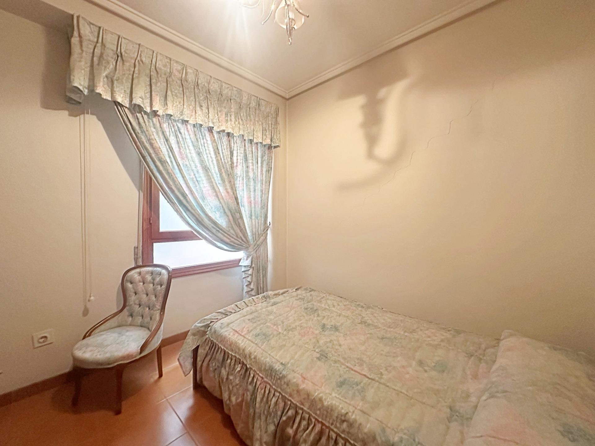 Apartamento en Torrevieja, Alicante, España 4 dormitorios, 130 m2 No. 190324