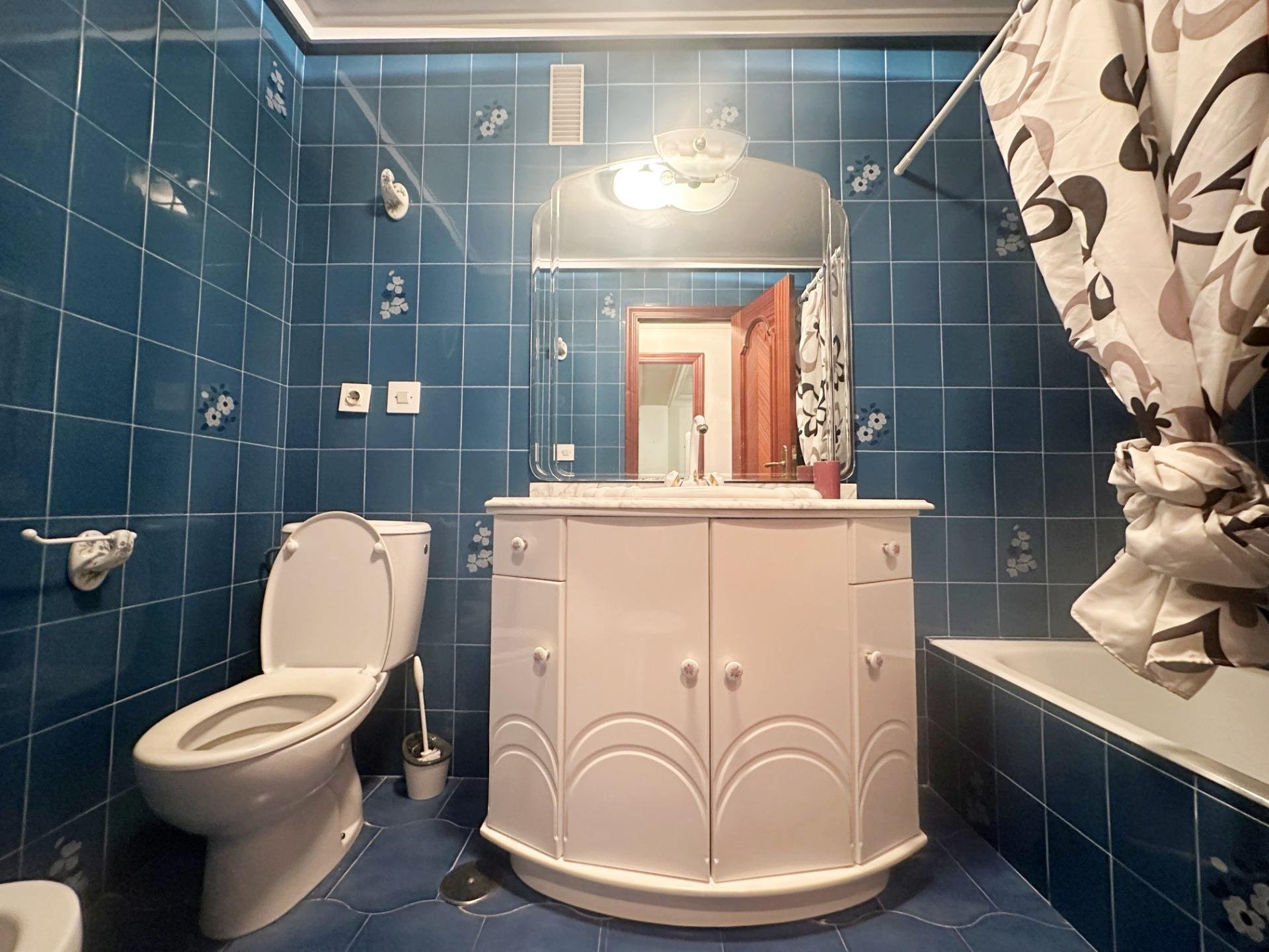 Apartamento en Torrevieja, Alicante, España 4 dormitorios, 130 m2 No. 190324